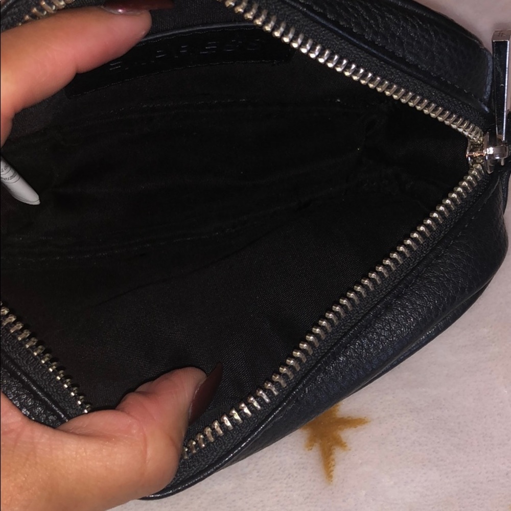 Express Crossbody Excellent Condition - image 3